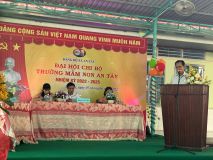 Đồng chí phó bí thư, chủ tịch xã An Tây phát biểu