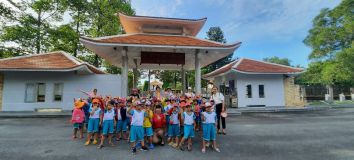 Các bé tham quan Tam Giác Sắt