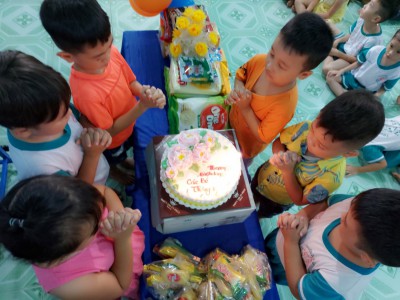 chúc mừng sinh nhật các bé