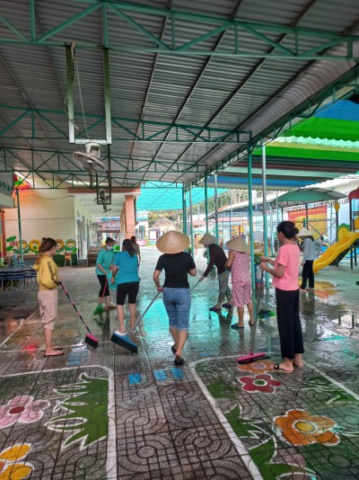 dọn vệ sinh chuẩn bị vào năm học 2022 2023