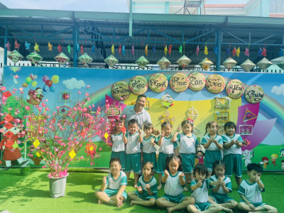 HOẠT ĐỘNG TRANG TRÍ CÂY MAI, CÂY ĐÀO CÙNG CON!