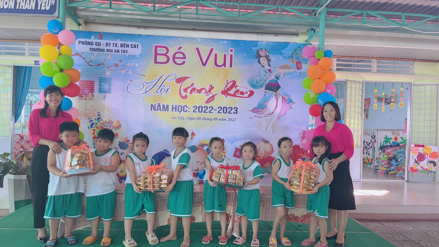 Các bé khối lá phá cổ