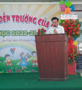 Phó Chủ tịch Xã An Tây đọc thư chúc mừng