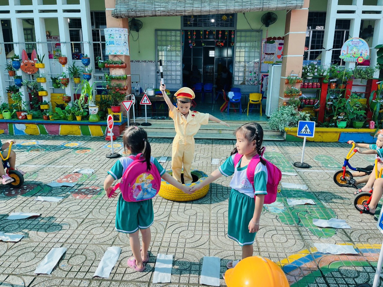 Hoạt động hưởng ứng ngày pháp luật