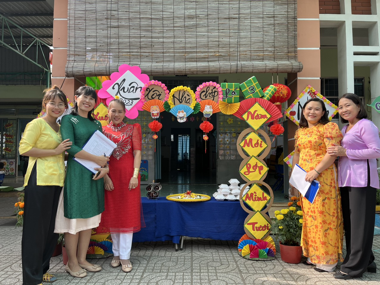 ban giám khảo chấm thi ẩm thực lớp lá 3
