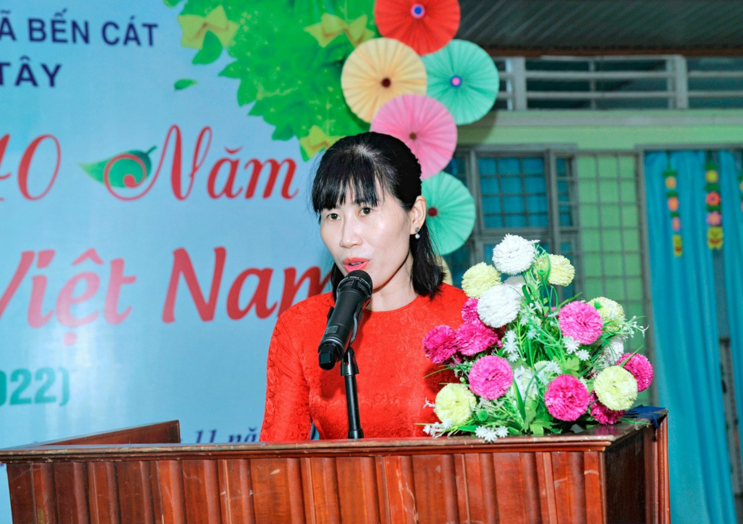 cô hiệu phó phát biểu