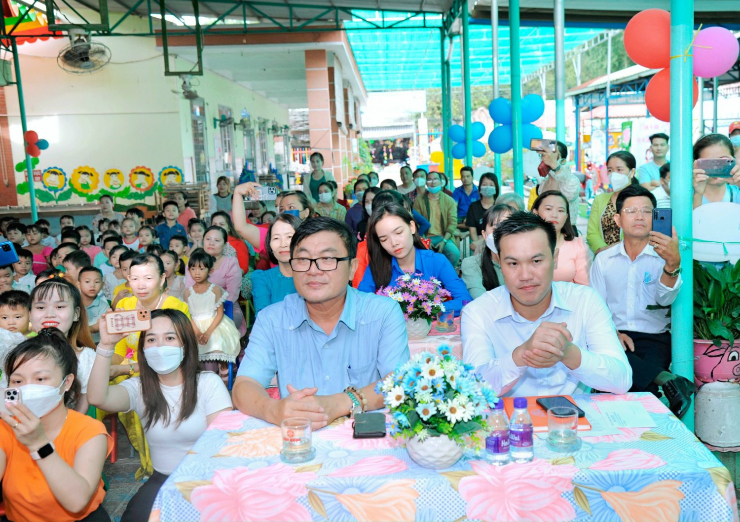 khách mời