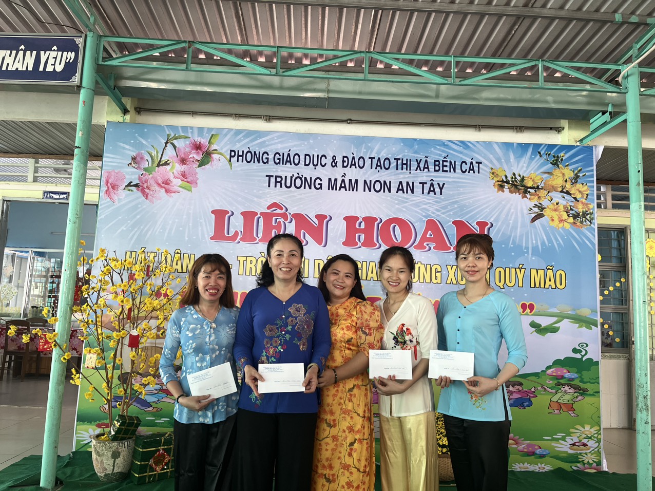 trao giải thưởng 1