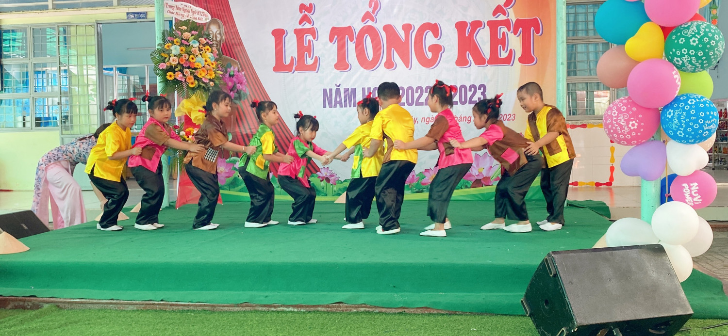 Tiết mục múa lớp lá 1 2
