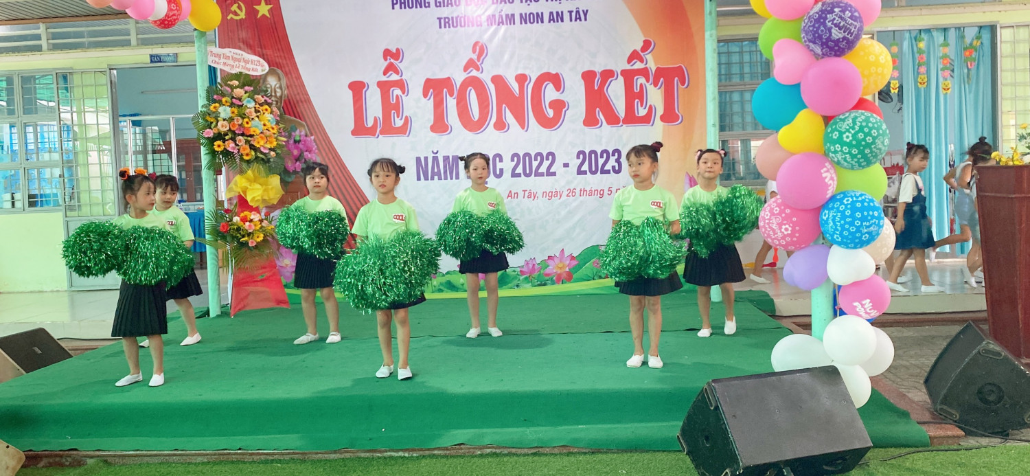 Tiết mục múa lớp lá 2