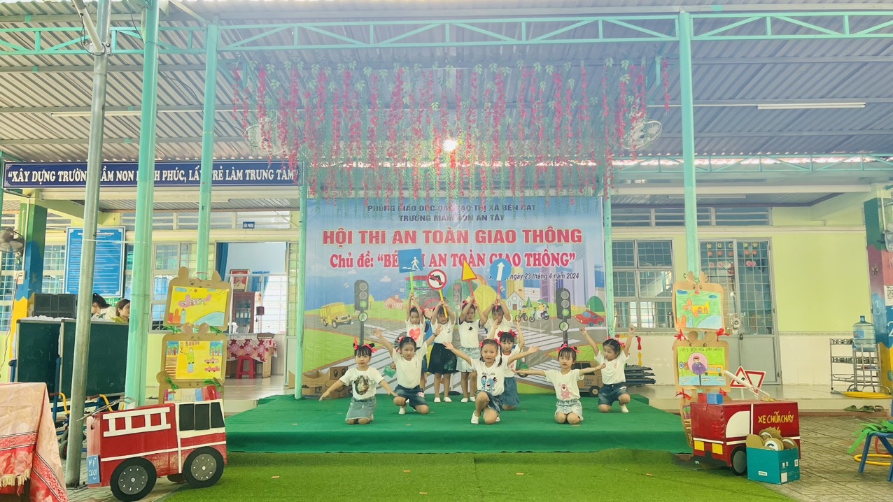 văn nghệ chào mừng