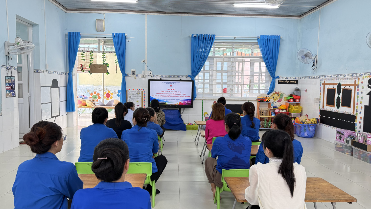 GV-NV Trường MN An Tây tham dự hội nghị trực tuyến