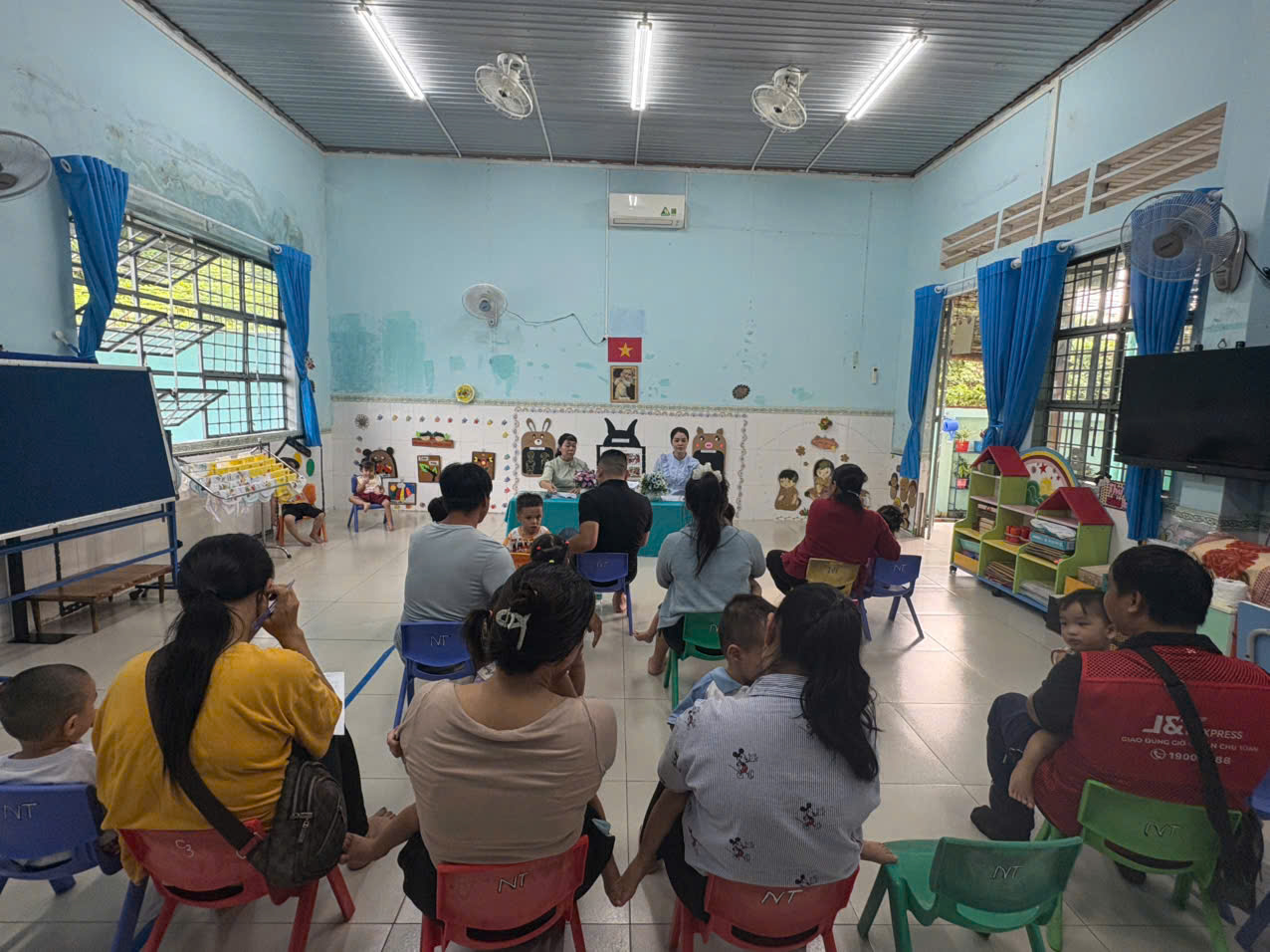 Họp lớp Nhà Trẻ