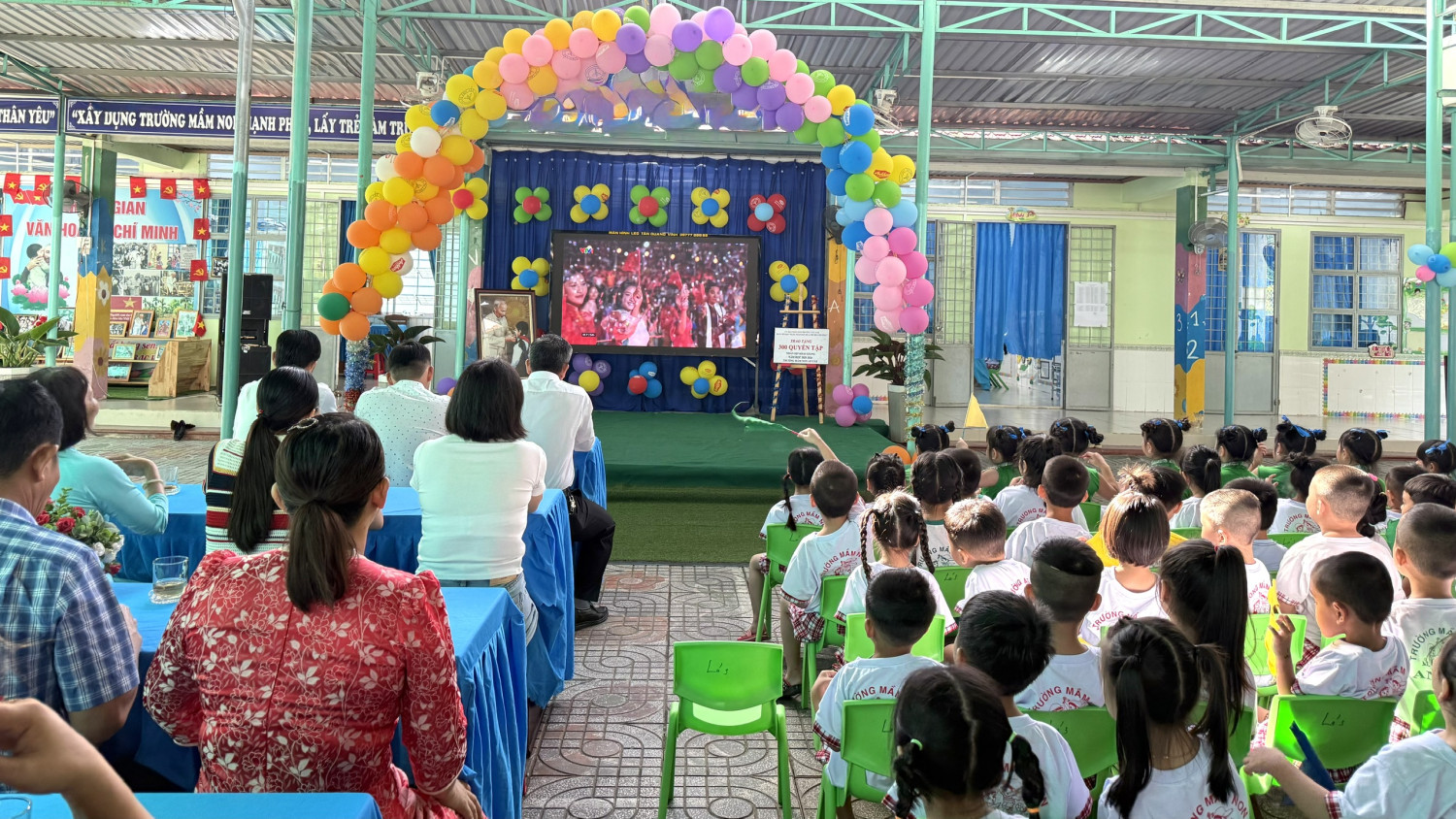 Khai giảng trực tuyến