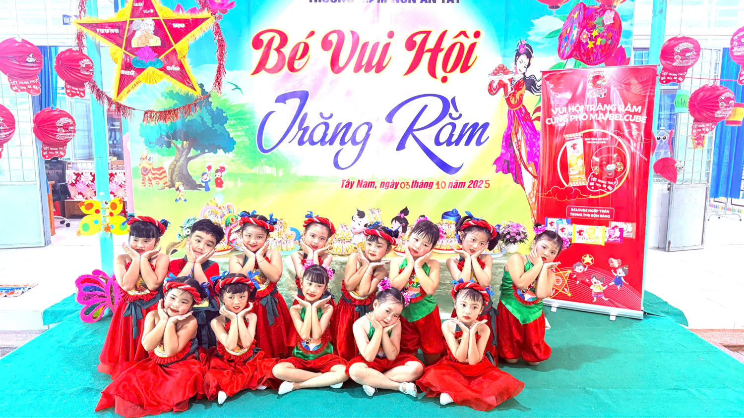 Bé vui hội trăng rằm
