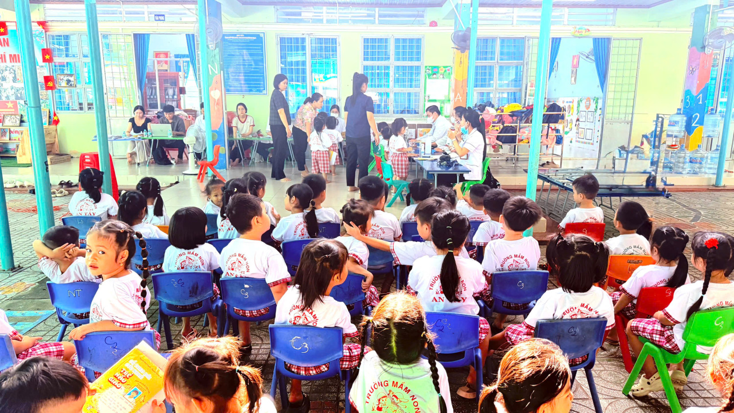 TRƯỜNG MẦM NON AN TÂY PHỐI HỢP TRUNG TÂM Y TẾ KHU VỰC BẾN CÁT KHÁM SỨC KHỎE ĐẦU NĂM CHO TRẺ
